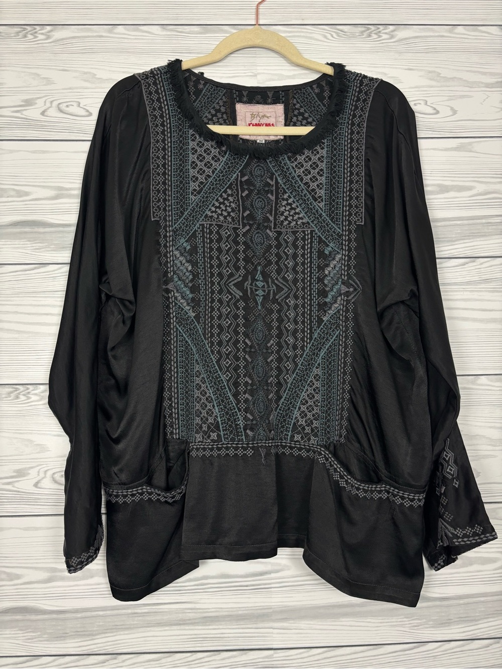 Johnny Was BIYA Black/gray embroidered long sleeve blouse size medium